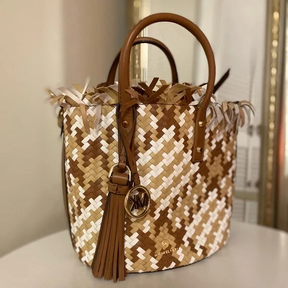 Michael Kors Marley Luggage & White Woven Bucket - Picture 3 of 4